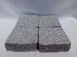 PAVE GRANIT GRIS FONCES 14X20X6 (30P./M2 DESSUS SCIÉ FLAMMÉ, DESSOUS SCIÉ, COTÉS CLIVÉS